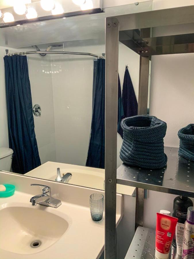 An Independent Beach Retreat Steps From The Lake And Right In The City Apartment โตรอนโต ภายนอก รูปภาพ