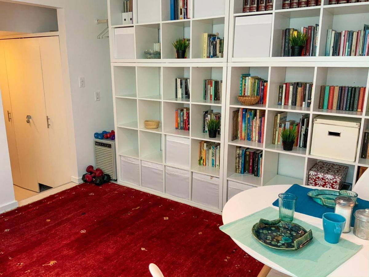 An Independent Beach Retreat Steps From The Lake And Right In The City Apartment โตรอนโต ภายนอก รูปภาพ